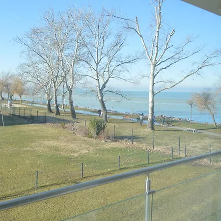 Ezuestpart Granada 4 Koezvetlen Vizparti Luxus Appartamento Siófok