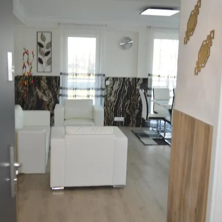 Ezuestpart Granada 4 Koezvetlen Vizparti Luxus * Siófok