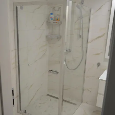 Ezüstpart Granada 4 Közvetlen Vizparti Luxus Daire Siofok