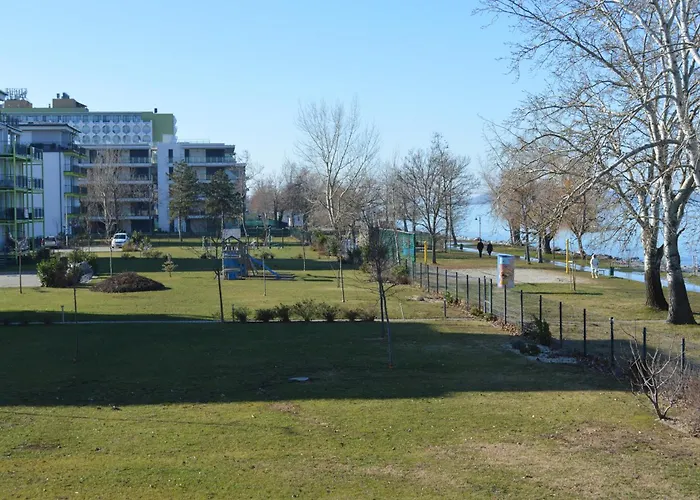 Ezuestpart Granada 4 Koezvetlen Vizparti Luxus * Siófok