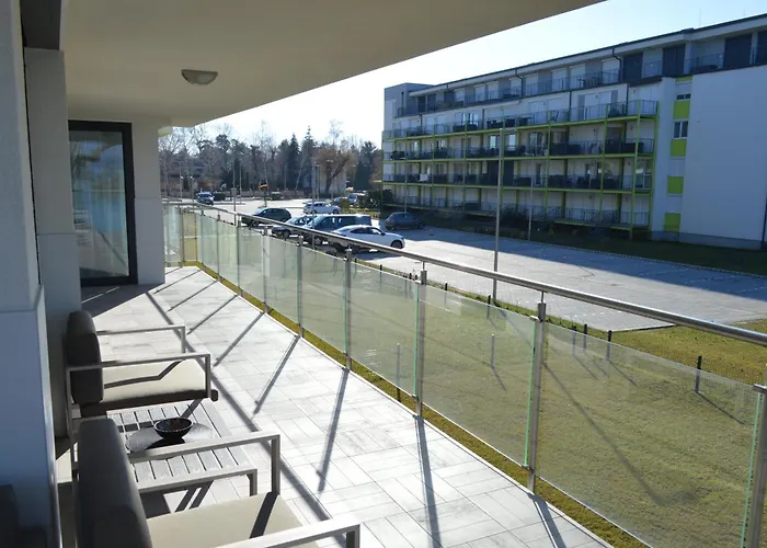 Ezuestpart Granada 4 Koezvetlen Vizparti Luxus * Siófok