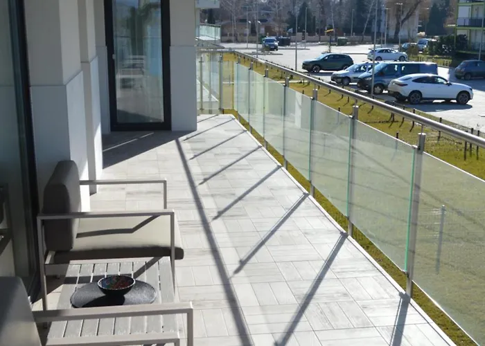 Ezuestpart Granada 4 Koezvetlen Vizparti Luxus דירה *