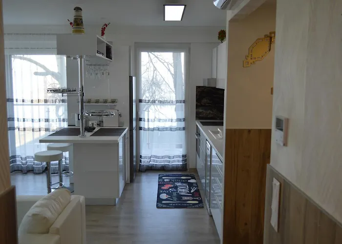 Ezuestpart Granada 4 Koezvetlen Vizparti Luxus Appartamento Siófok