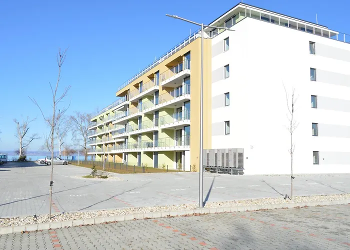 Appartamento Ezuestpart Granada 4 Koezvetlen Vizparti Luxus Siófok